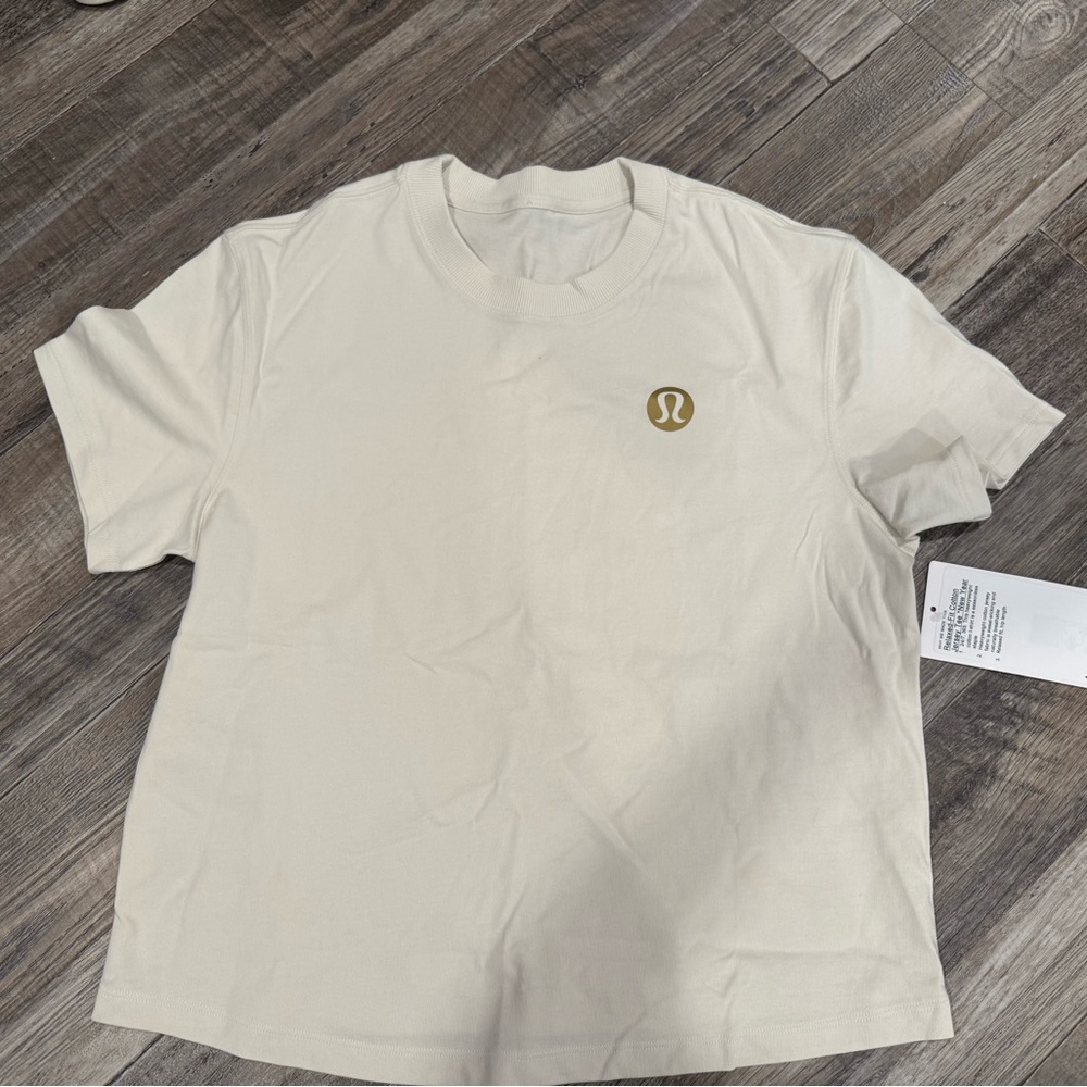 NWT lululemon athletica Women's Cream Short Sleeve Tee